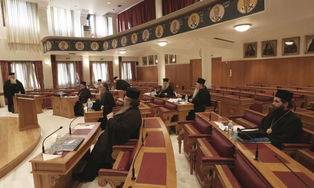 Με αποστάσεις ασφαλείας συνεδριάζει η Ιερά Σύνοδος